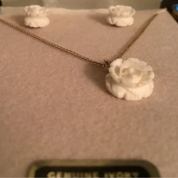 NIB ivory bone rose necklace & earrings NEW Vintage - Picture 7 of 10